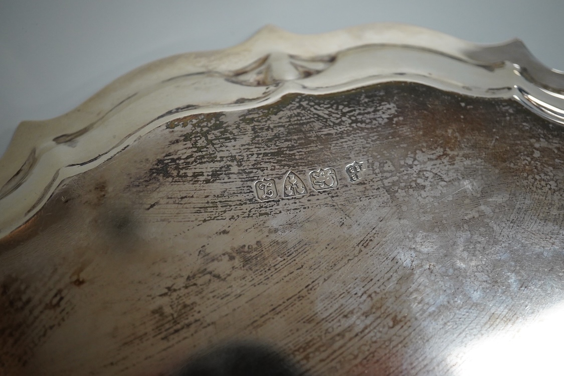 A George V silver salver, with engraved presentation inscription, Barker Brothers, Chester, 1911, 26cm, 17.5oz.